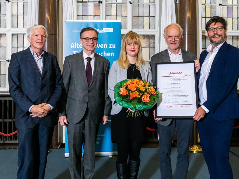 Annemarie Lang und Rainald Ehrig mit dem LAGeSo-Forschungspreis „Alternativen zu Tierversuchen“ ausgezeichnet